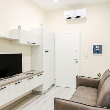 Bari Centrale Railway Station Apartment Buitenkant foto