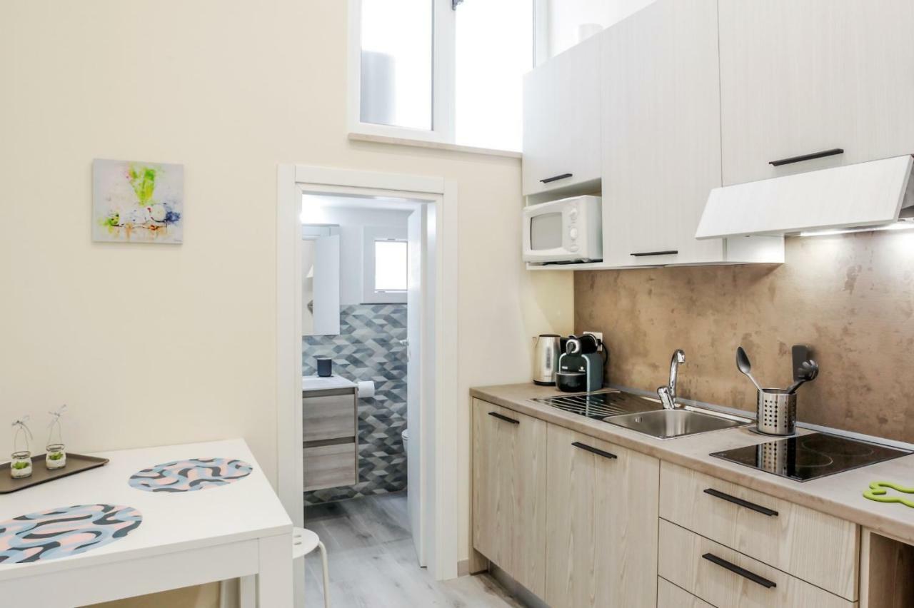 Bari Centrale Railway Station Apartment Buitenkant foto