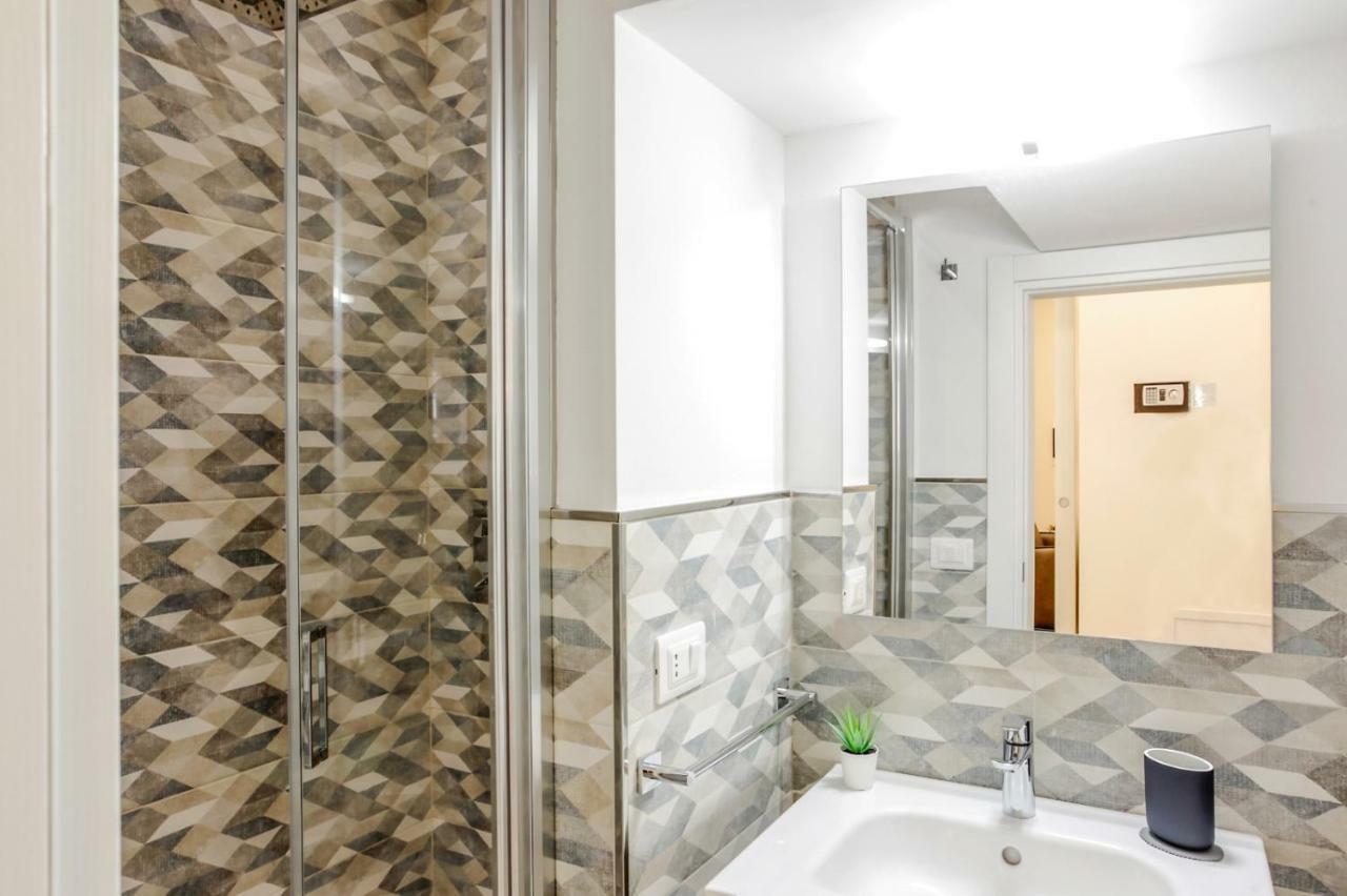 Bari Centrale Railway Station Apartment Buitenkant foto