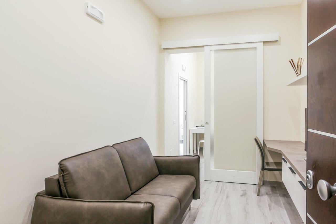 Bari Centrale Railway Station Apartment Buitenkant foto