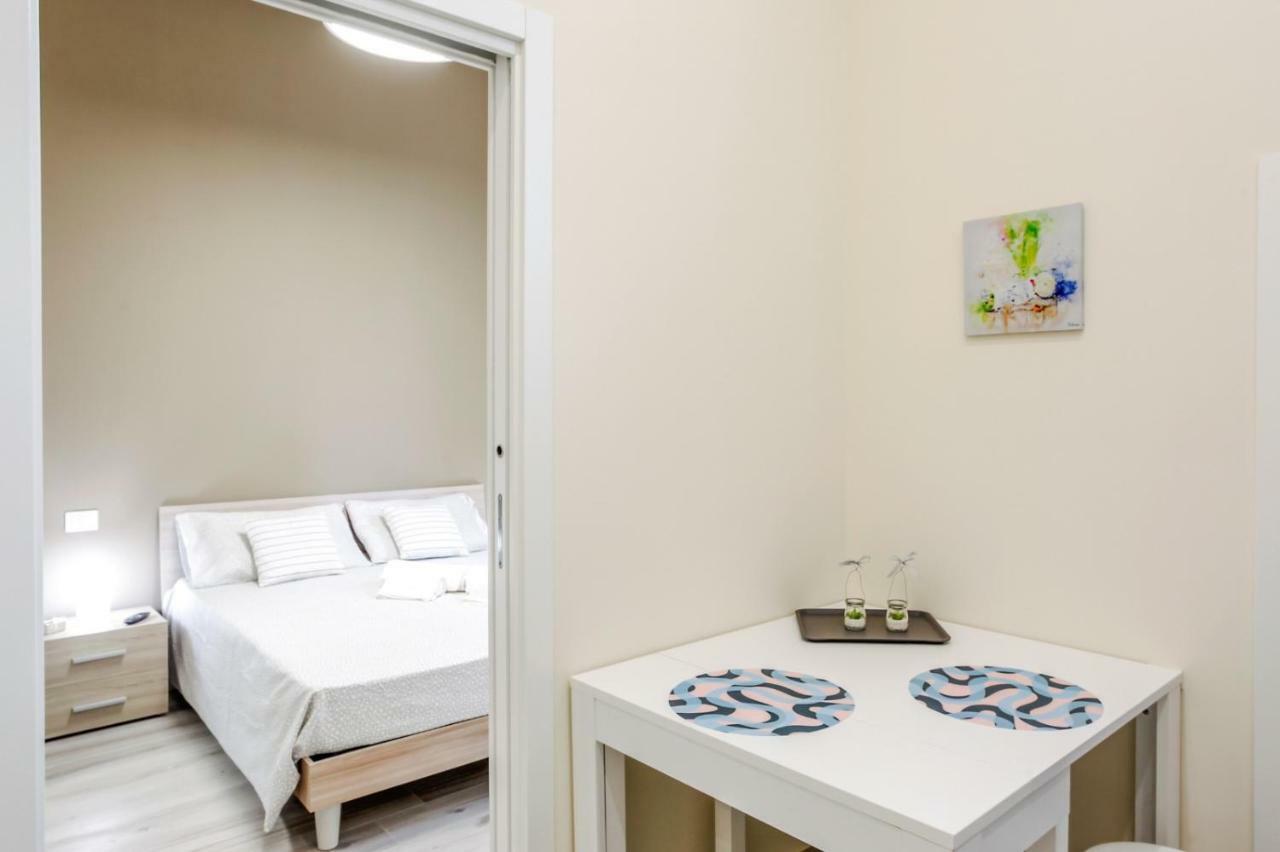 Bari Centrale Railway Station Apartment Buitenkant foto