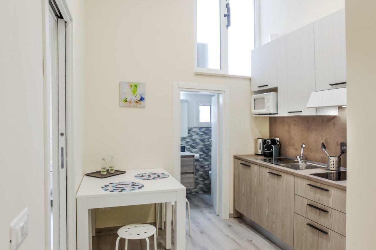 Bari Centrale Railway Station Apartment Buitenkant foto